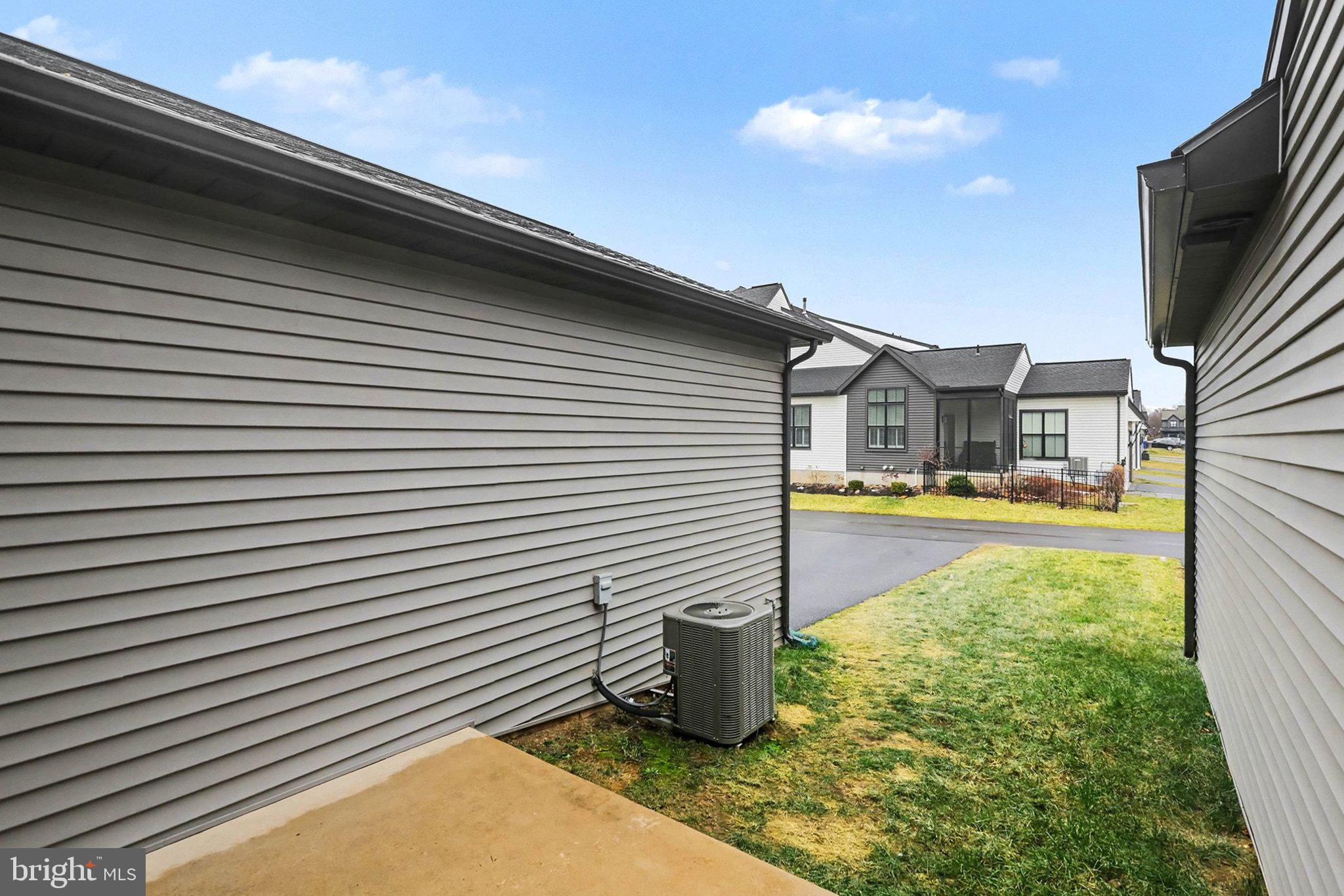 MADISON COURT - Residential