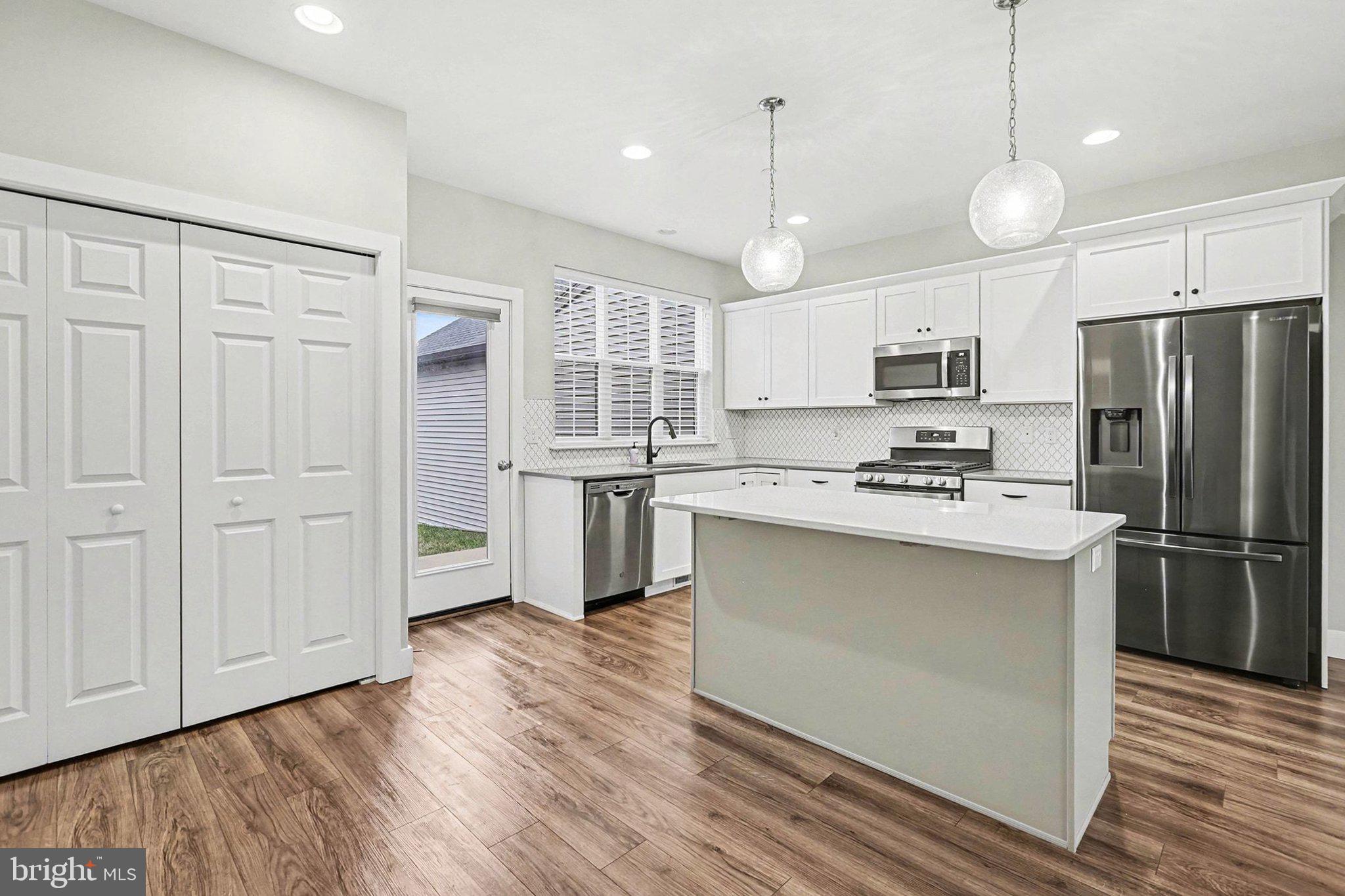 MADISON COURT - Residential