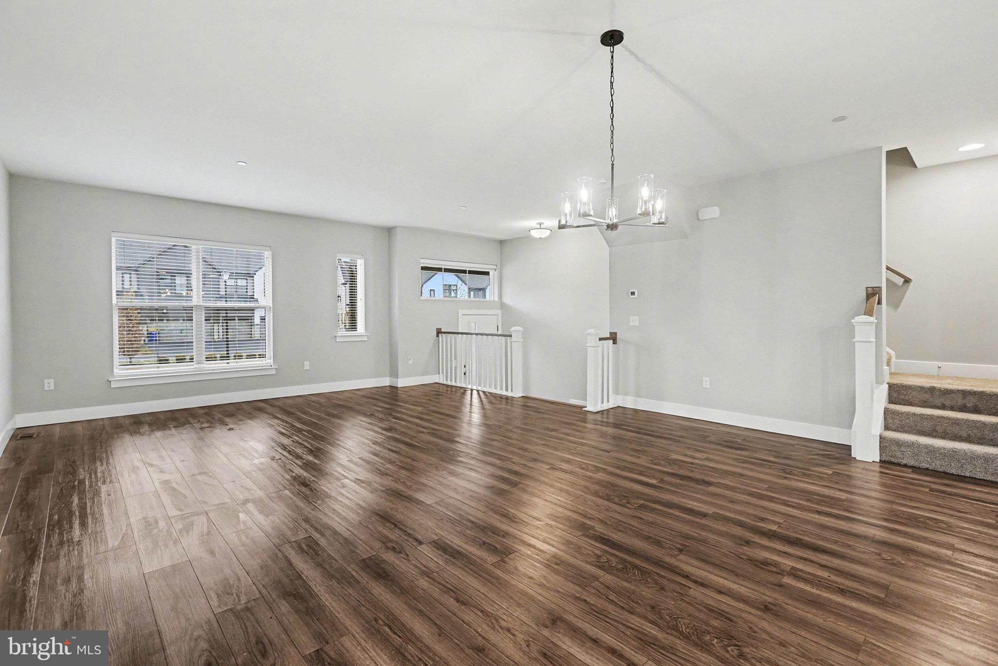 MADISON COURT - Residential