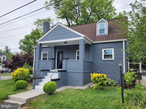 Homes For Sale - 4813 Rittenhouse Street<br/> RIVERDALE, MD 20737