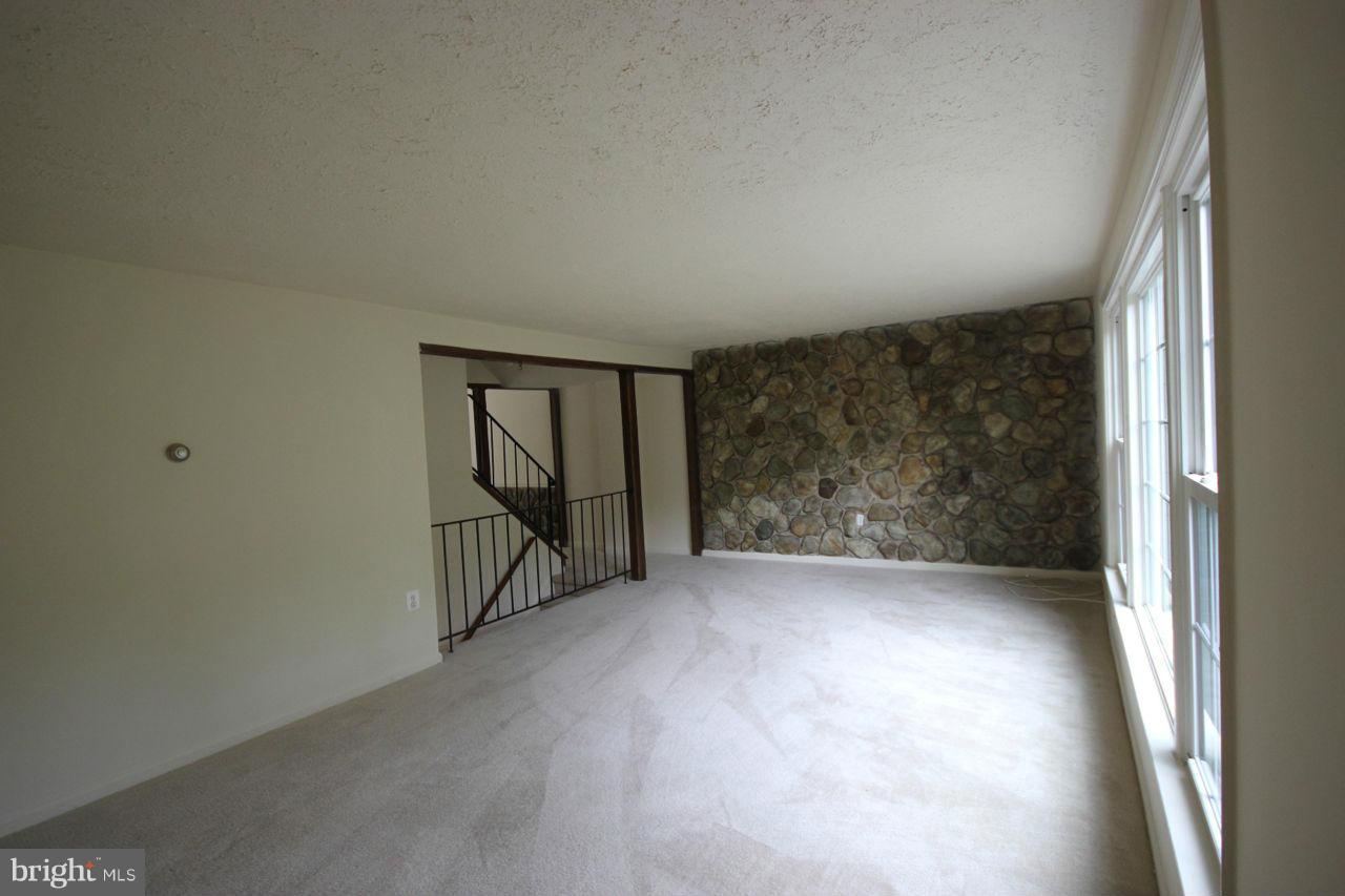 PINEWOOD LAKE - Residential Lease