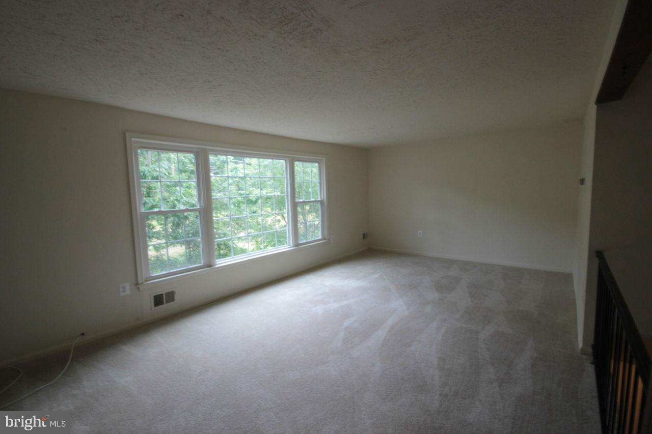 PINEWOOD LAKE - Residential Lease