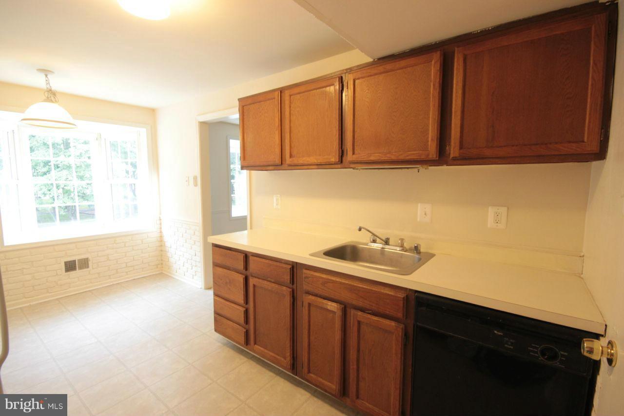 PINEWOOD LAKE - Residential Lease