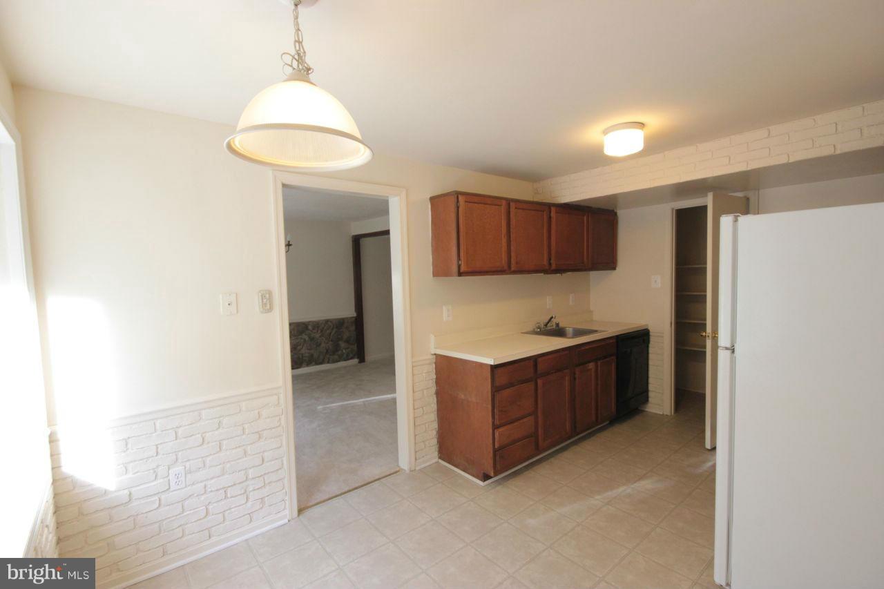 PINEWOOD LAKE - Residential Lease