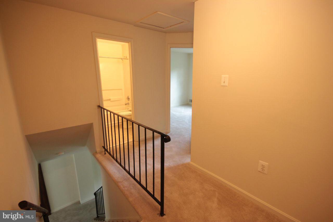 PINEWOOD LAKE - Residential Lease