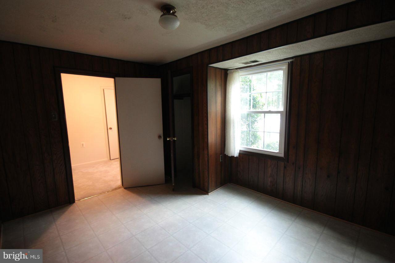 PINEWOOD LAKE - Residential Lease