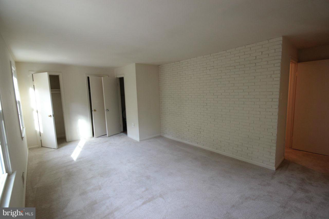 PINEWOOD LAKE - Residential Lease