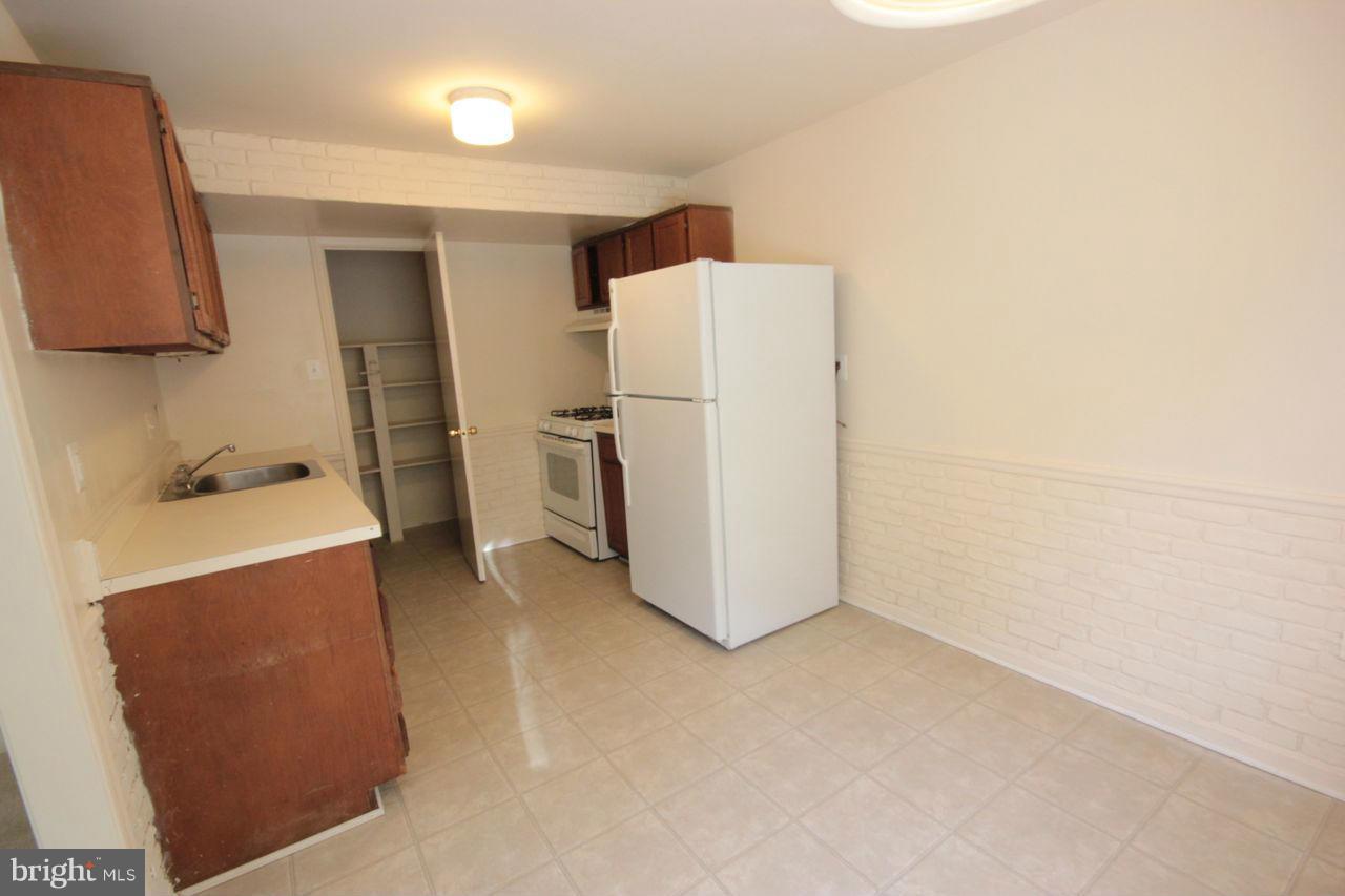 PINEWOOD LAKE - Residential Lease