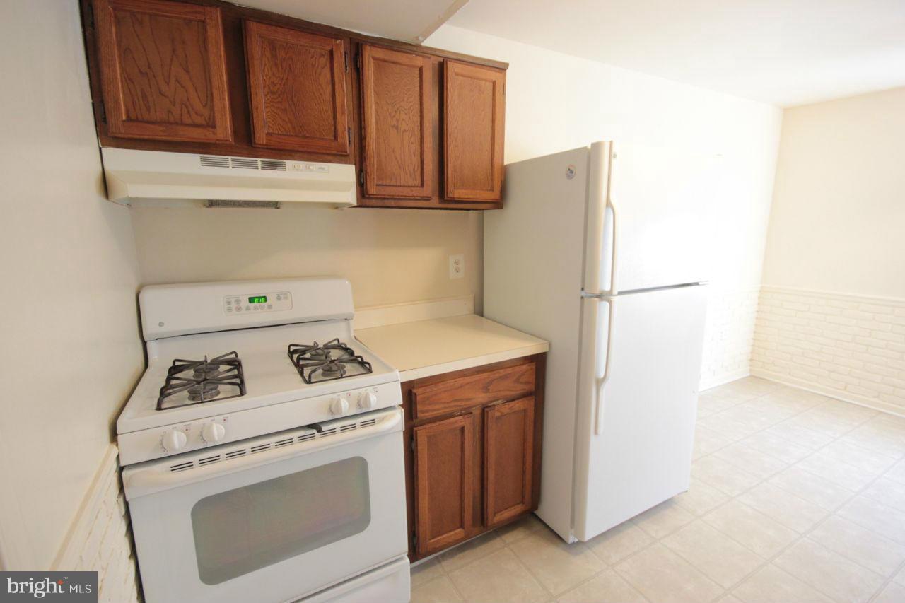 PINEWOOD LAKE - Residential Lease