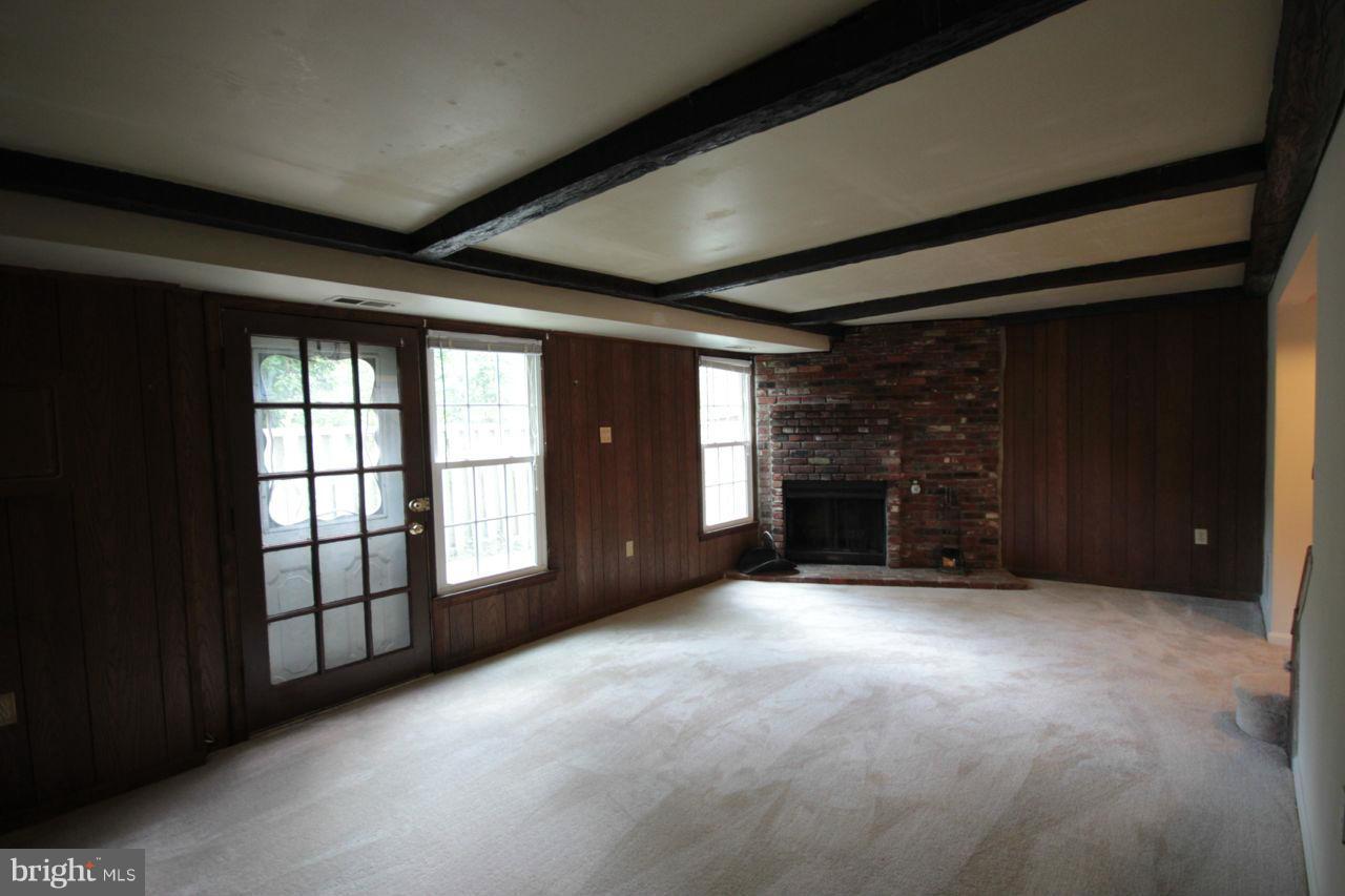 PINEWOOD LAKE - Residential Lease