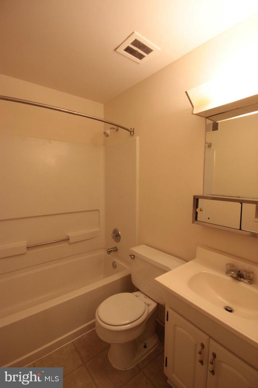 PINEWOOD LAKE - Residential Lease