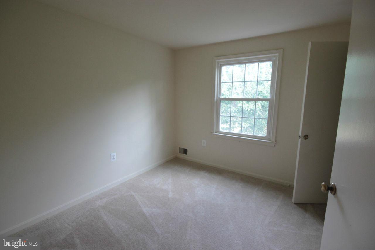 PINEWOOD LAKE - Residential Lease