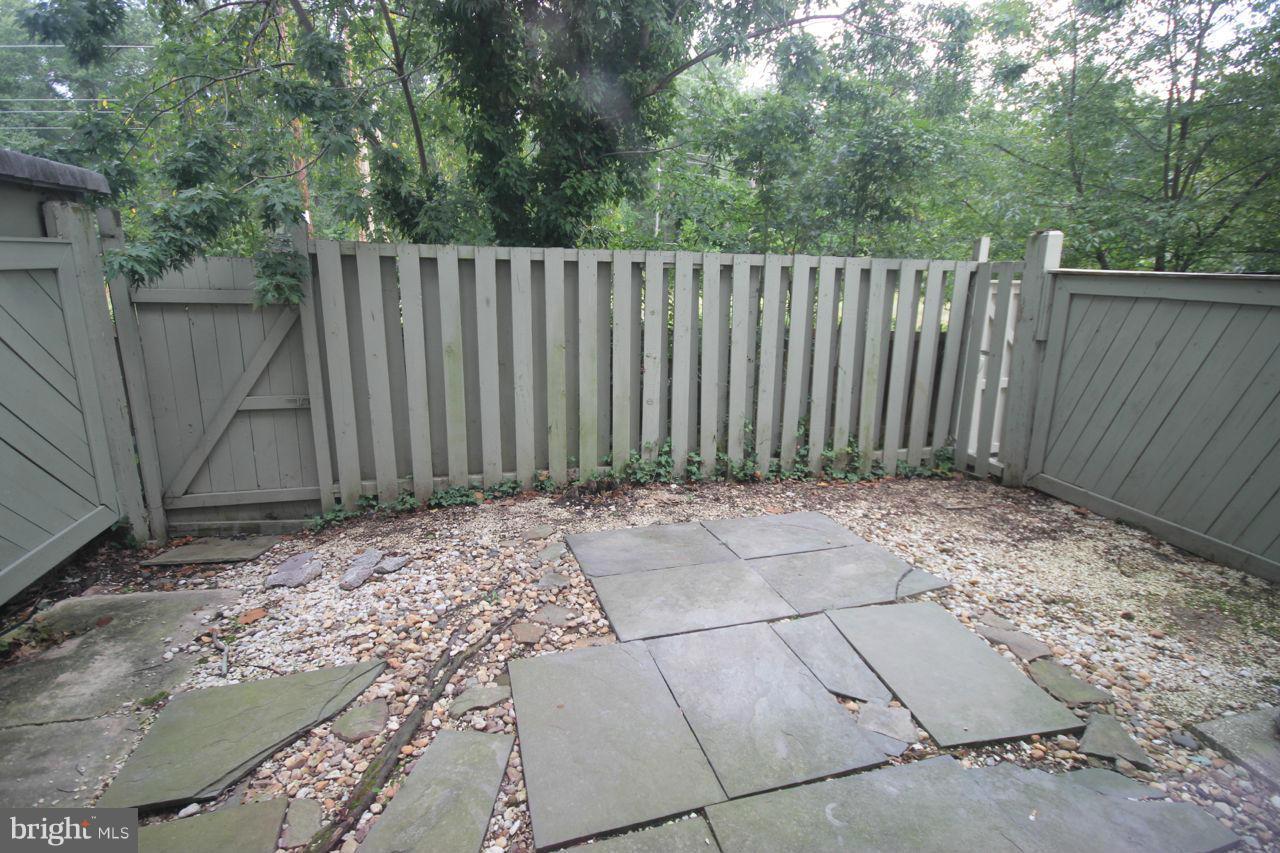 PINEWOOD LAKE - Residential Lease