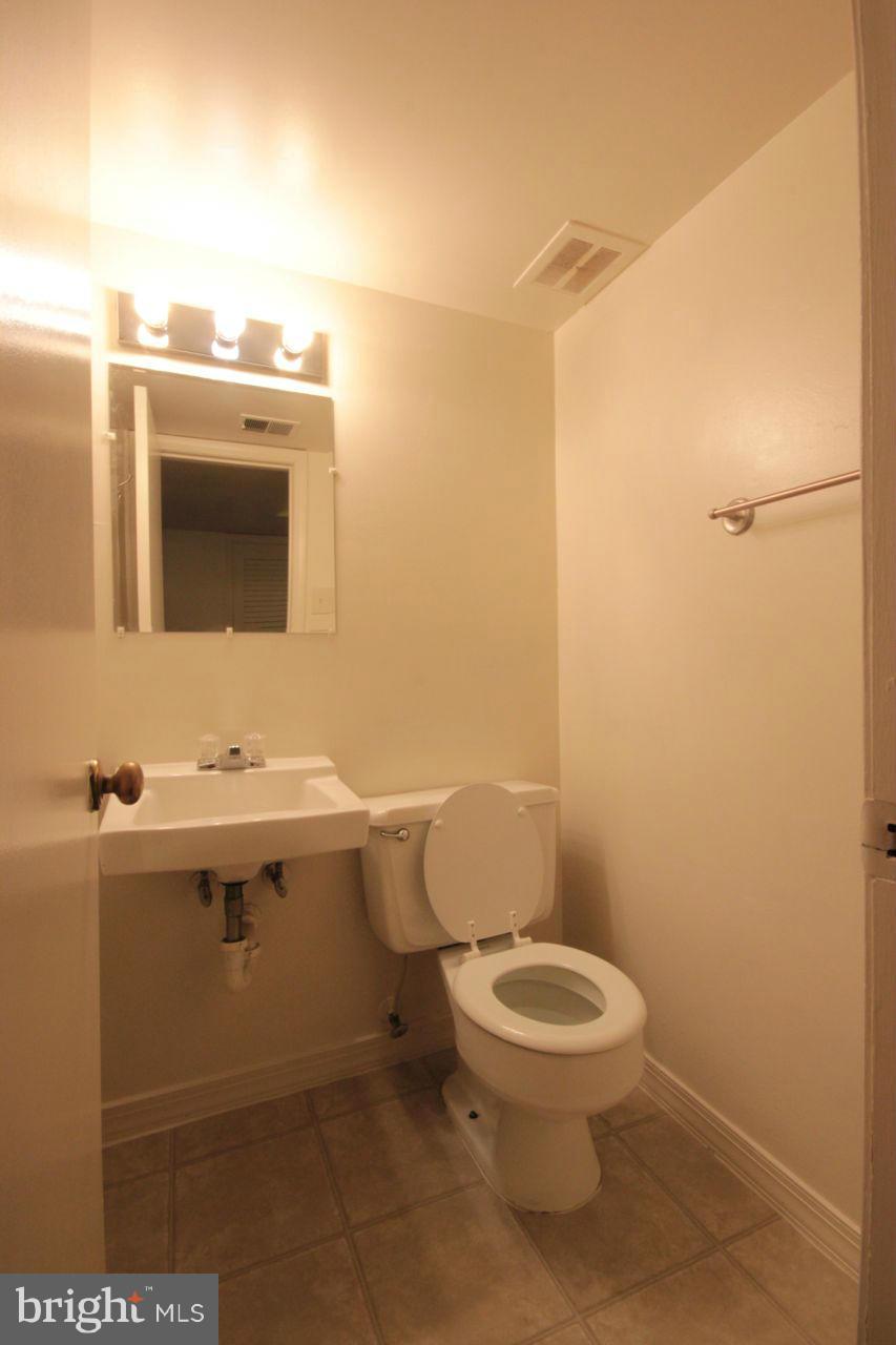 PINEWOOD LAKE - Residential Lease