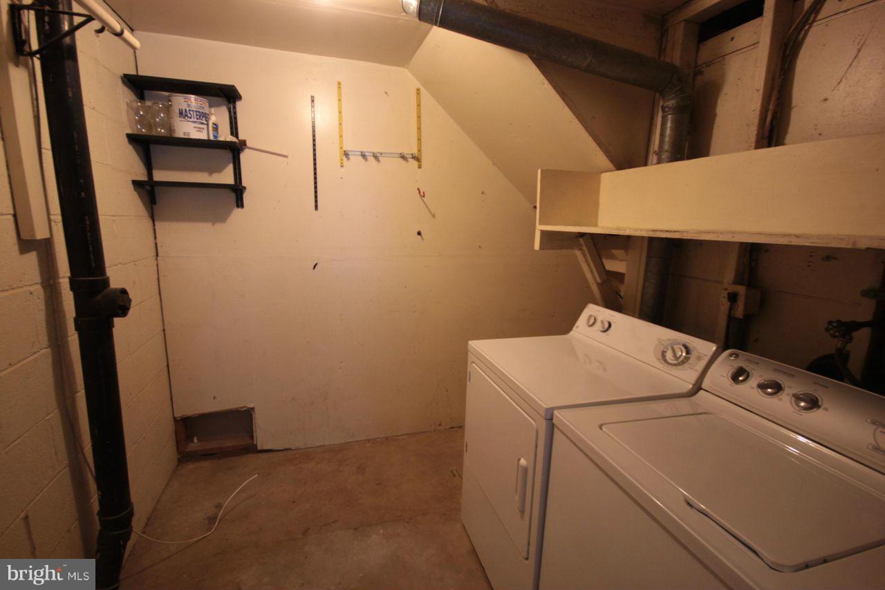 PINEWOOD LAKE - Residential Lease