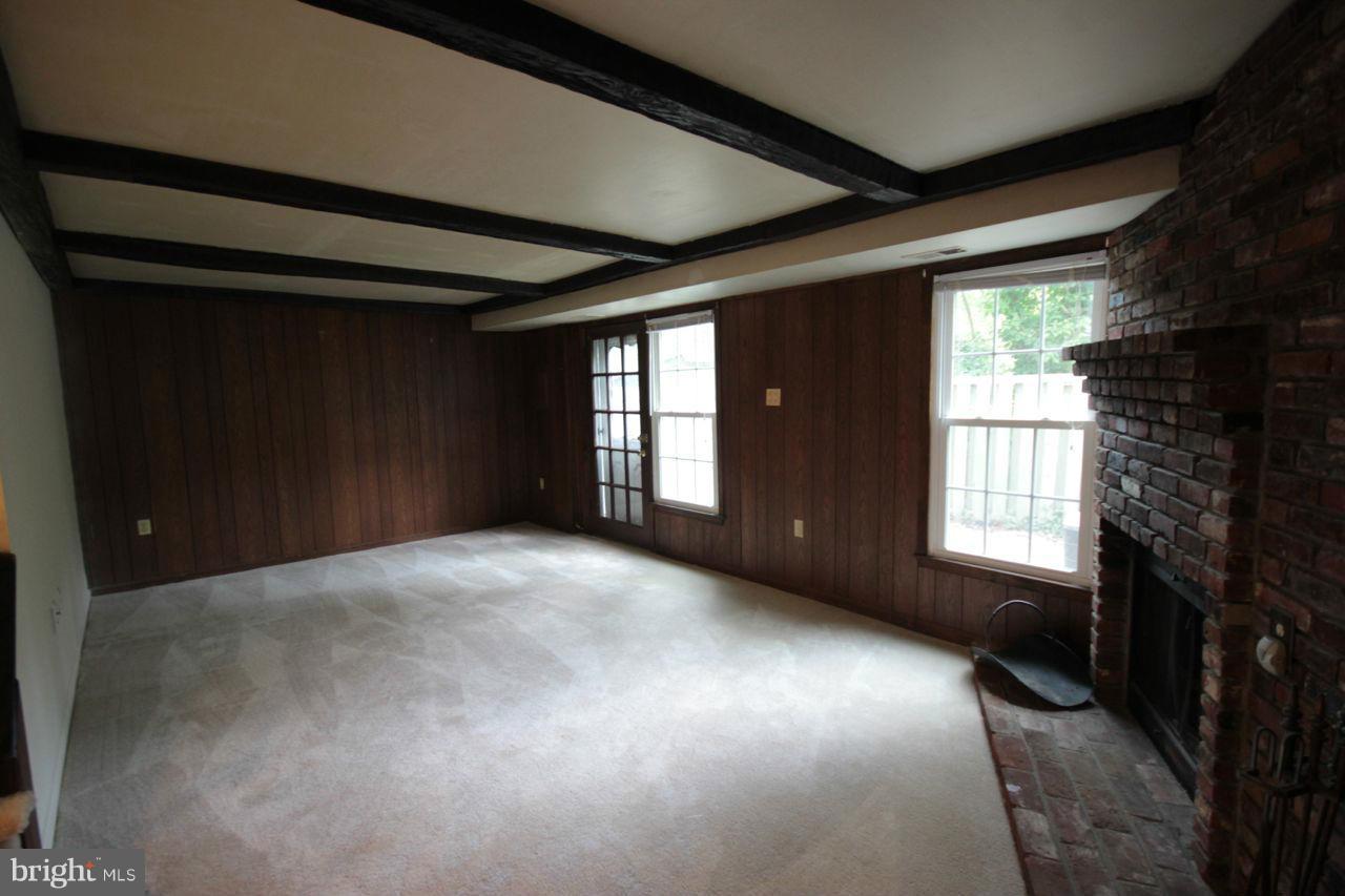 PINEWOOD LAKE - Residential Lease