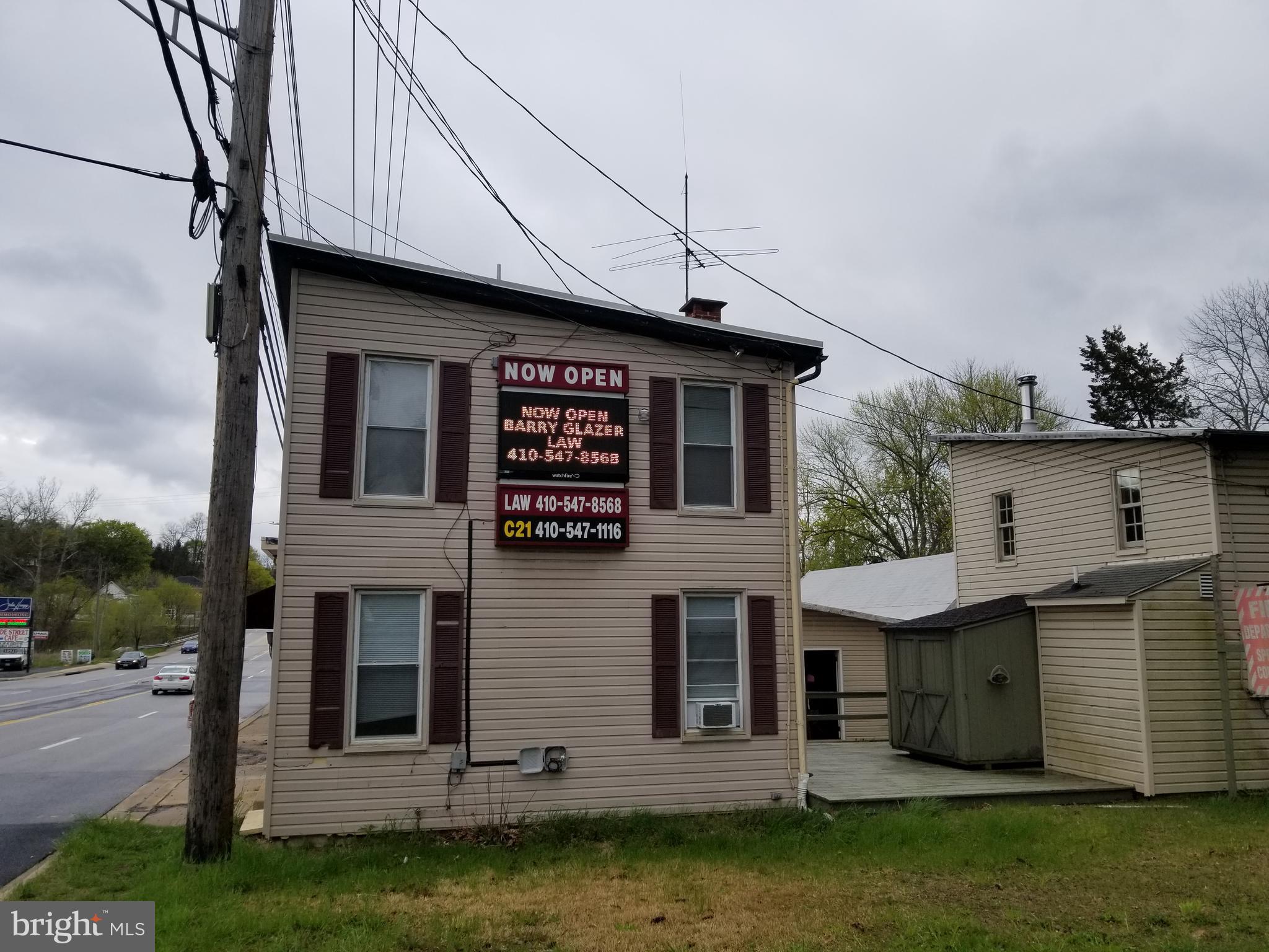 Main image without alt text