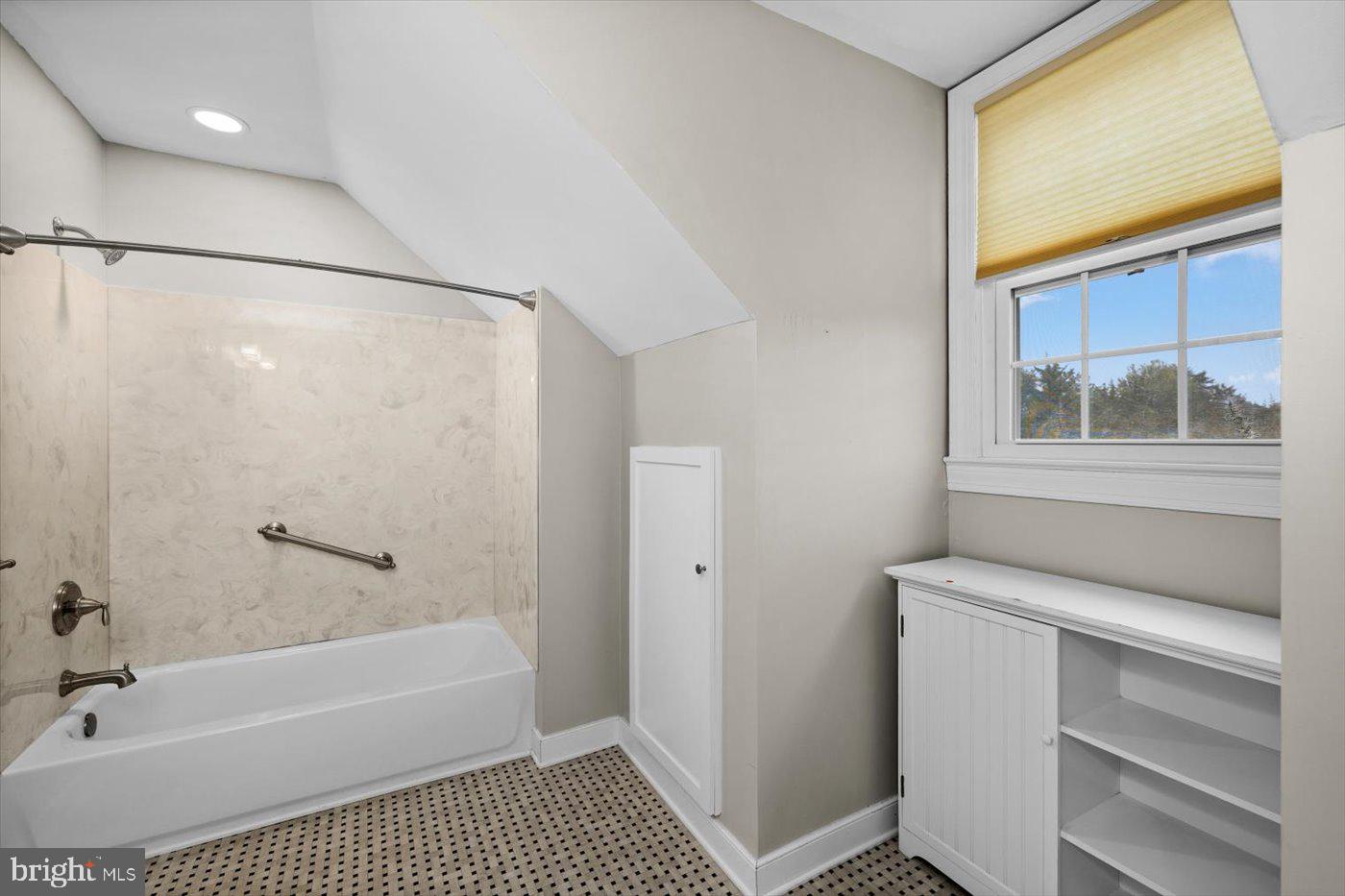 WOODLAWN - Residential