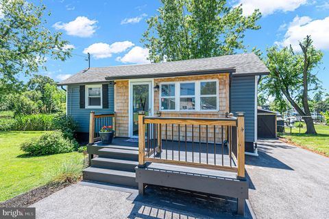 Photo of 2412 Jarsey Avenue, BALTIMORE, MD 21219 (MLS # MDBC2162450)