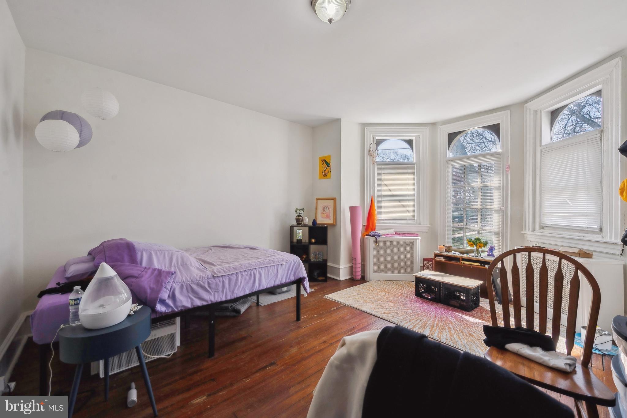 UNIVERSITY CITY - Residential Income