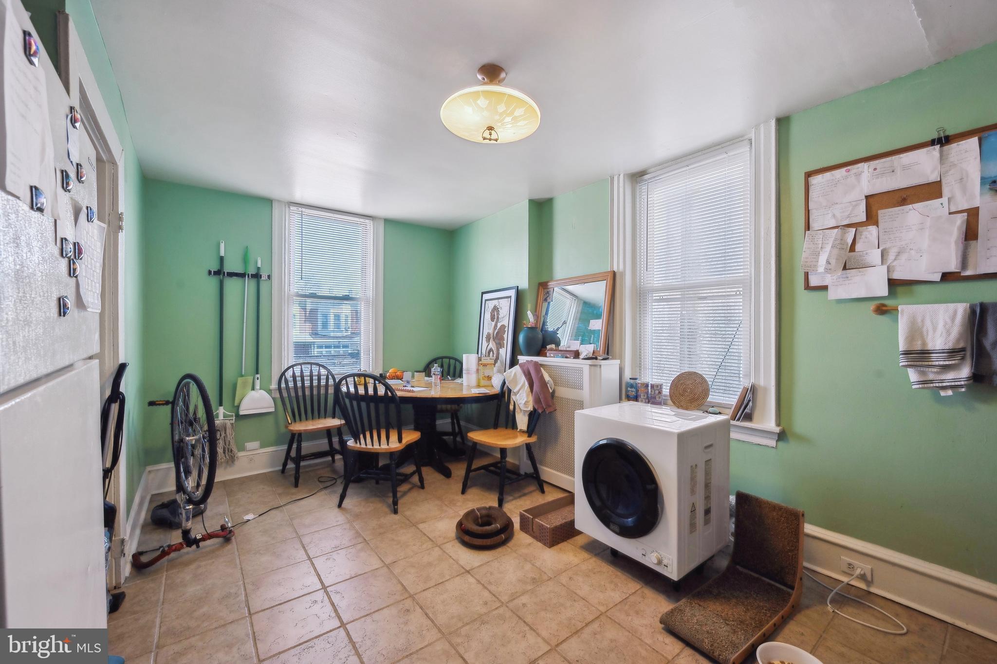 UNIVERSITY CITY - Residential Income