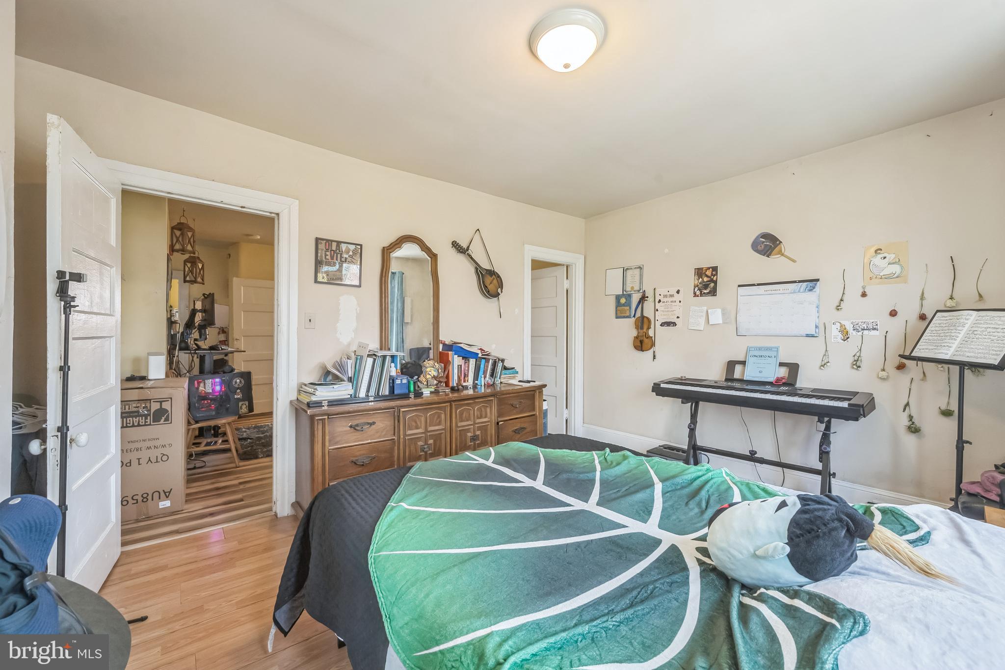 UNIVERSITY CITY - Residential Income