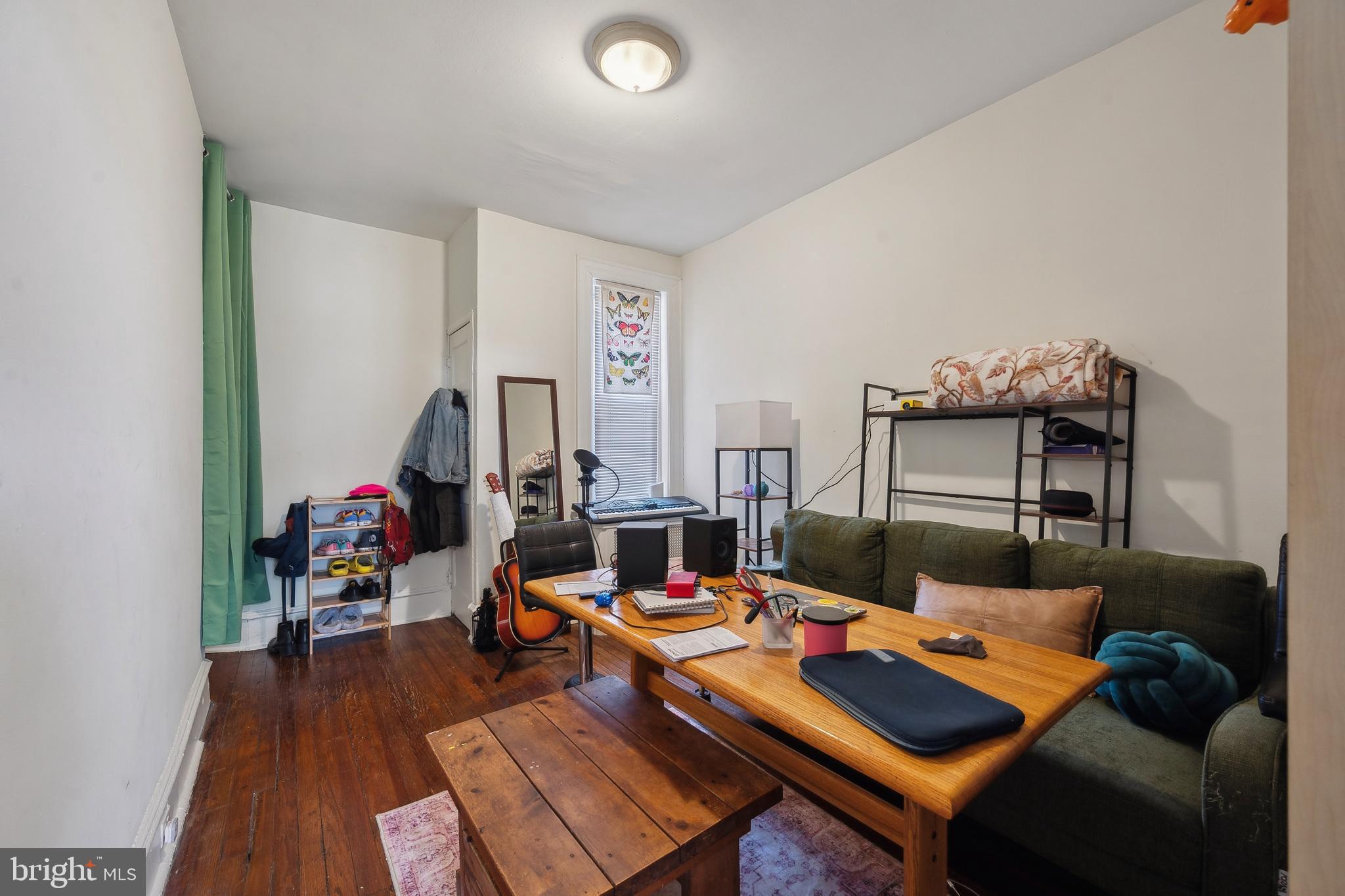 UNIVERSITY CITY - Residential Income