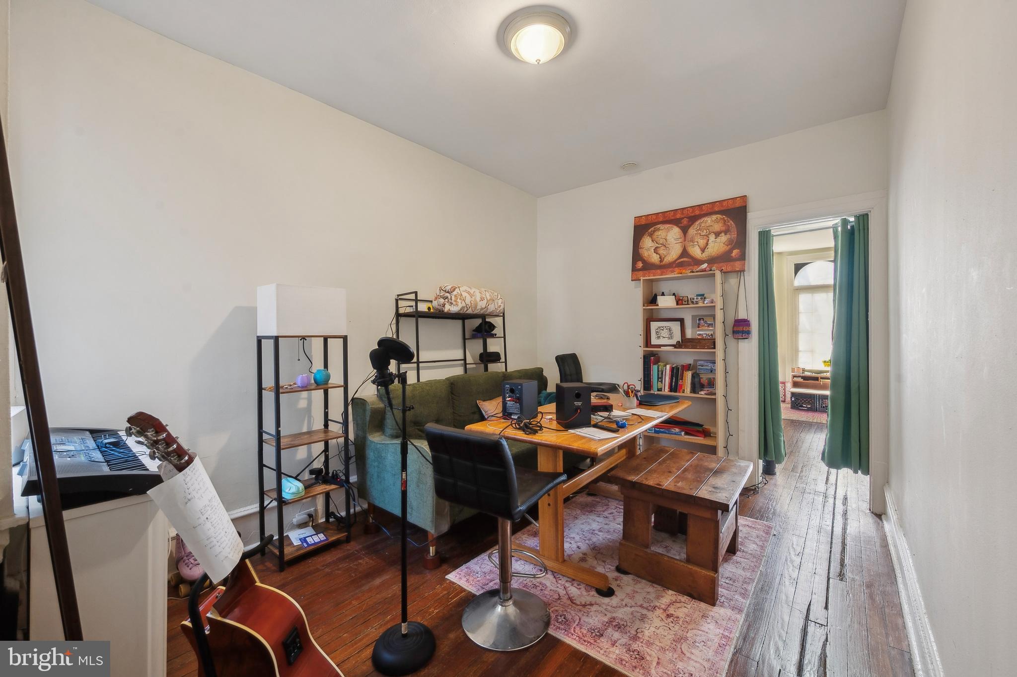 UNIVERSITY CITY - Residential Income