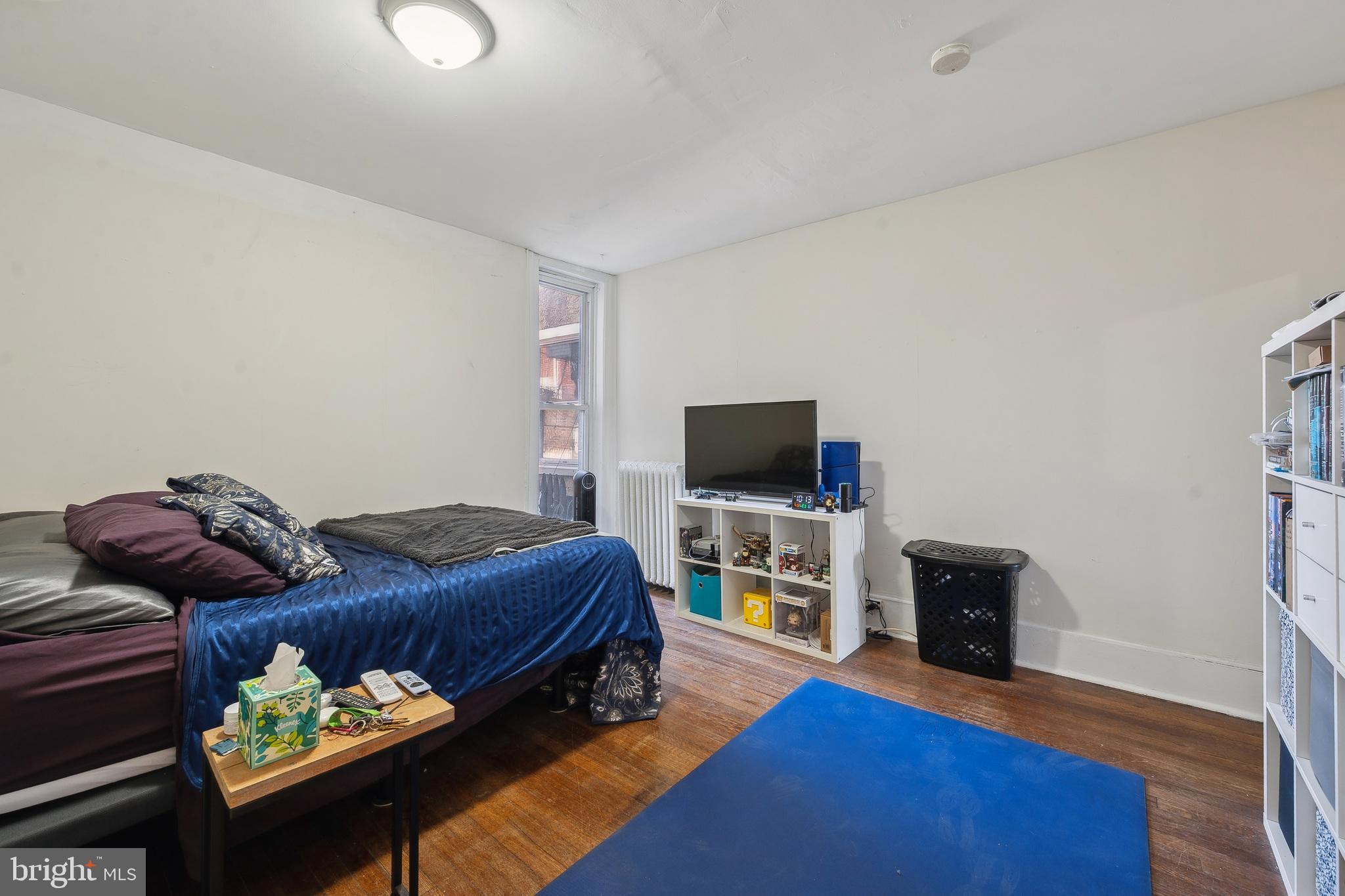 UNIVERSITY CITY - Residential Income