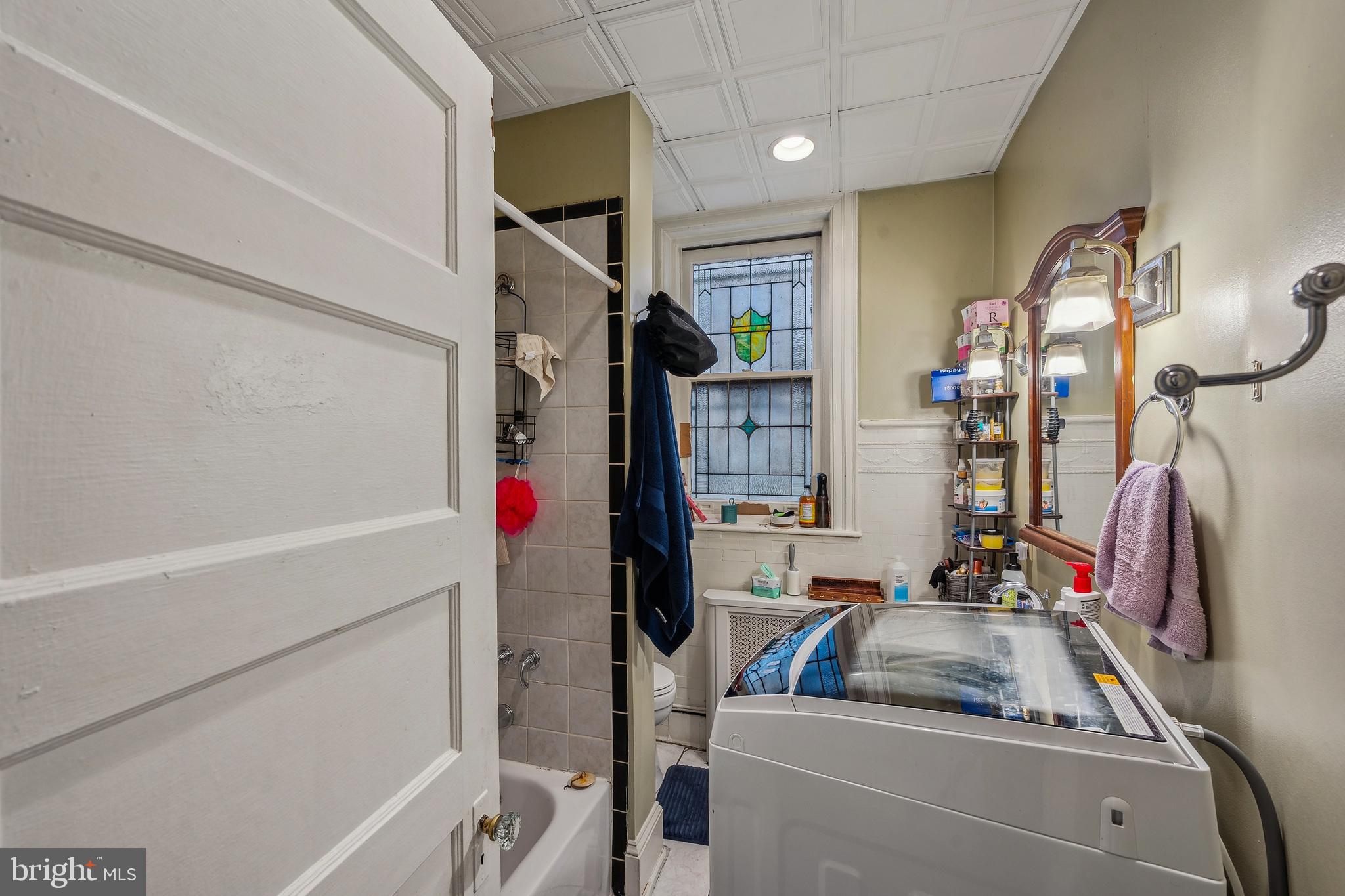 UNIVERSITY CITY - Residential Income