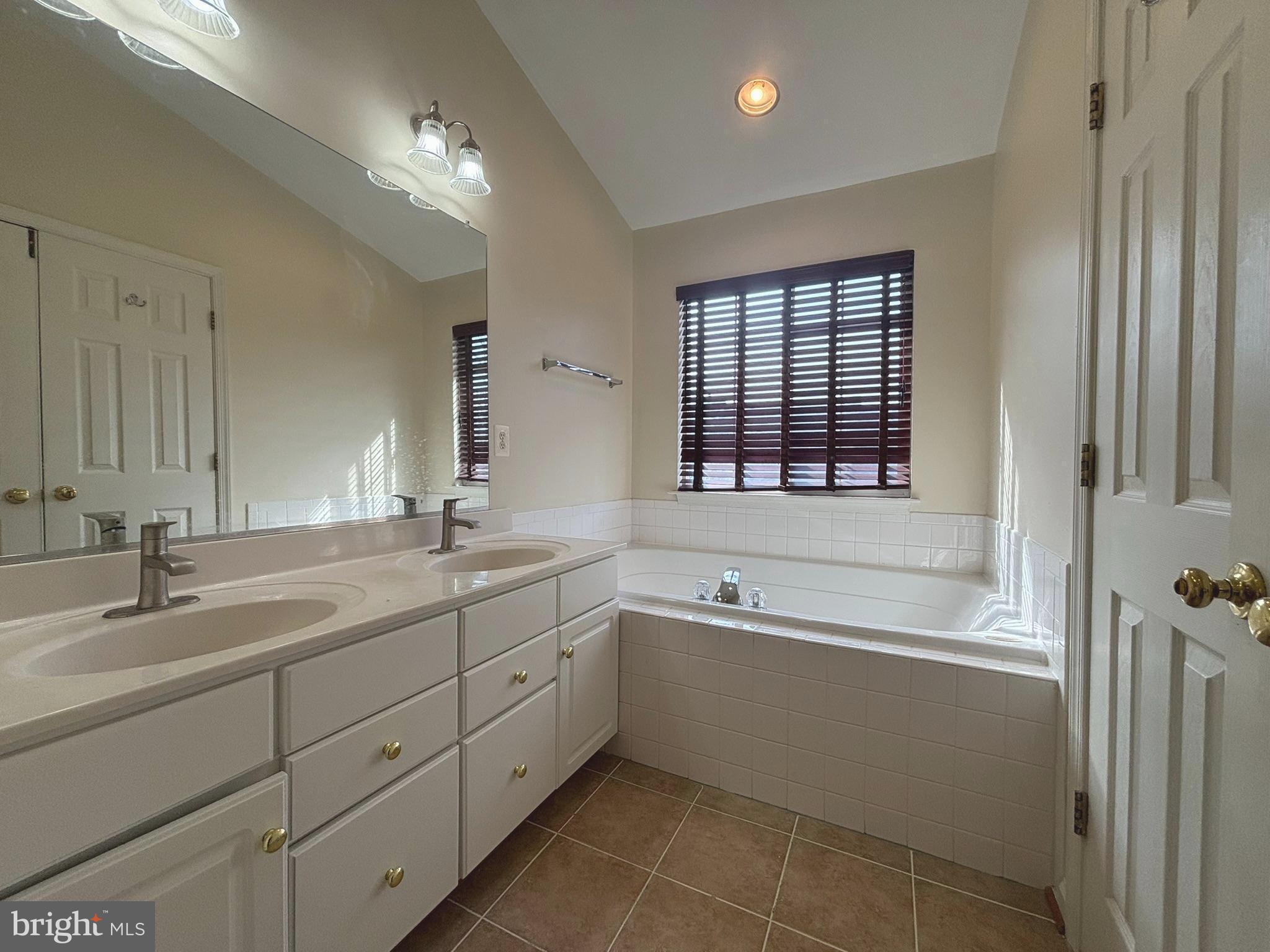 MCNAIR FARMS - Residential Lease