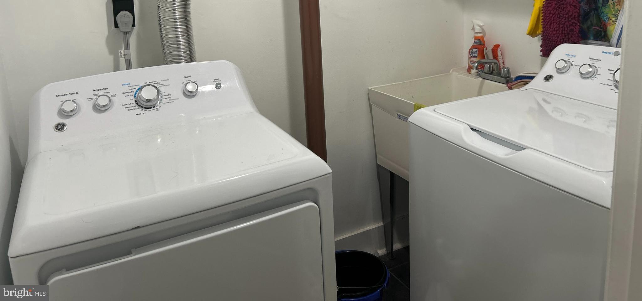 FAIRFIELD KNOLLS - Residential