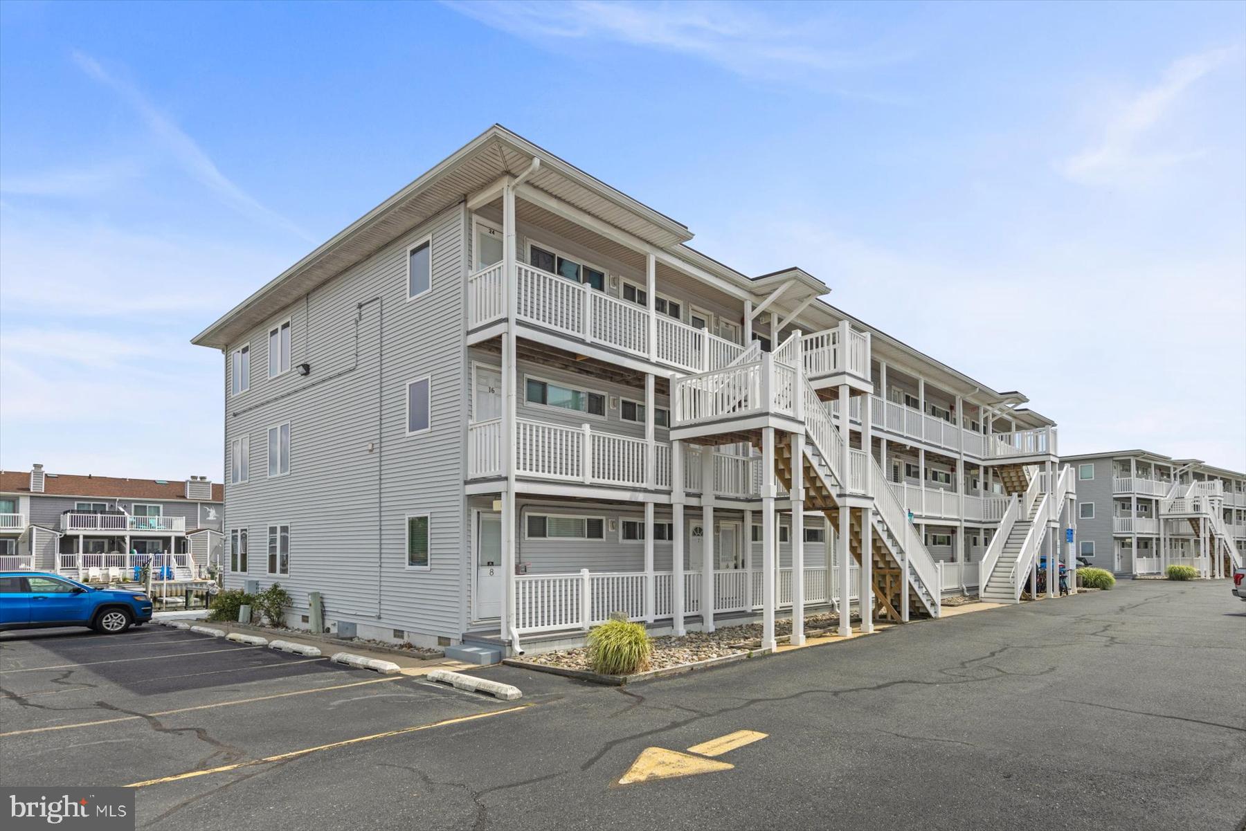 512 ROBIN DRIVE 21