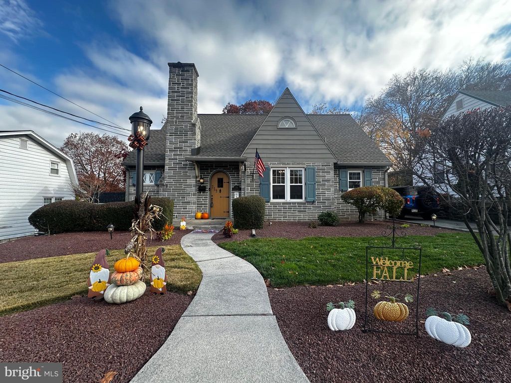 Photo of 719 S Spruce Street, ELIZABETHTOWN, PA 17022 (MLS # PALA2078200)