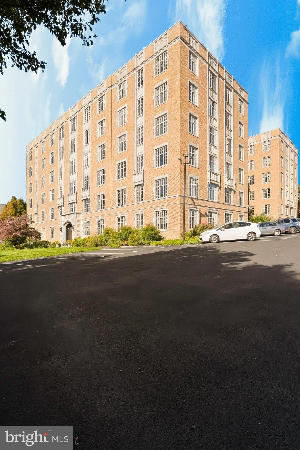 1525 N FRONT STREET 607