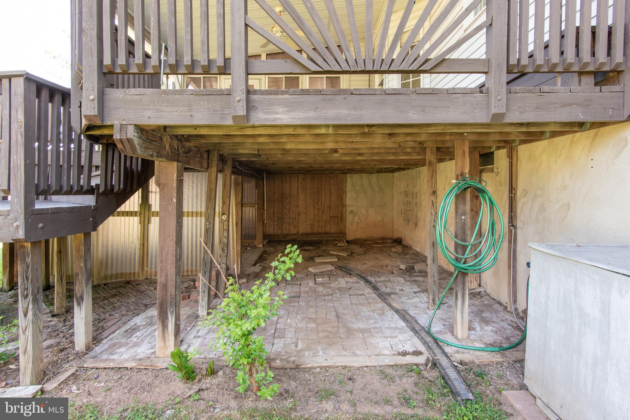 CONSTANT FRIENDSHIP - Residential