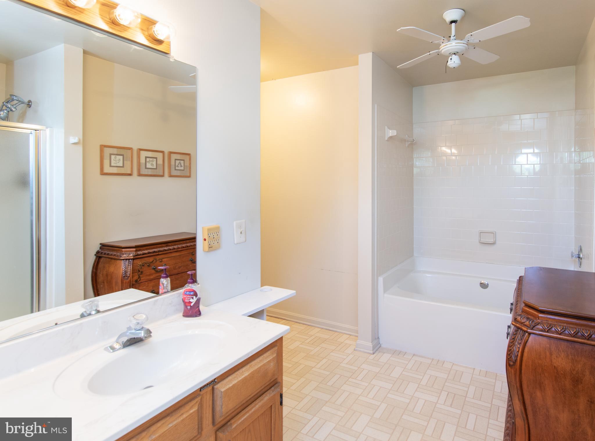 CONSTANT FRIENDSHIP - Residential