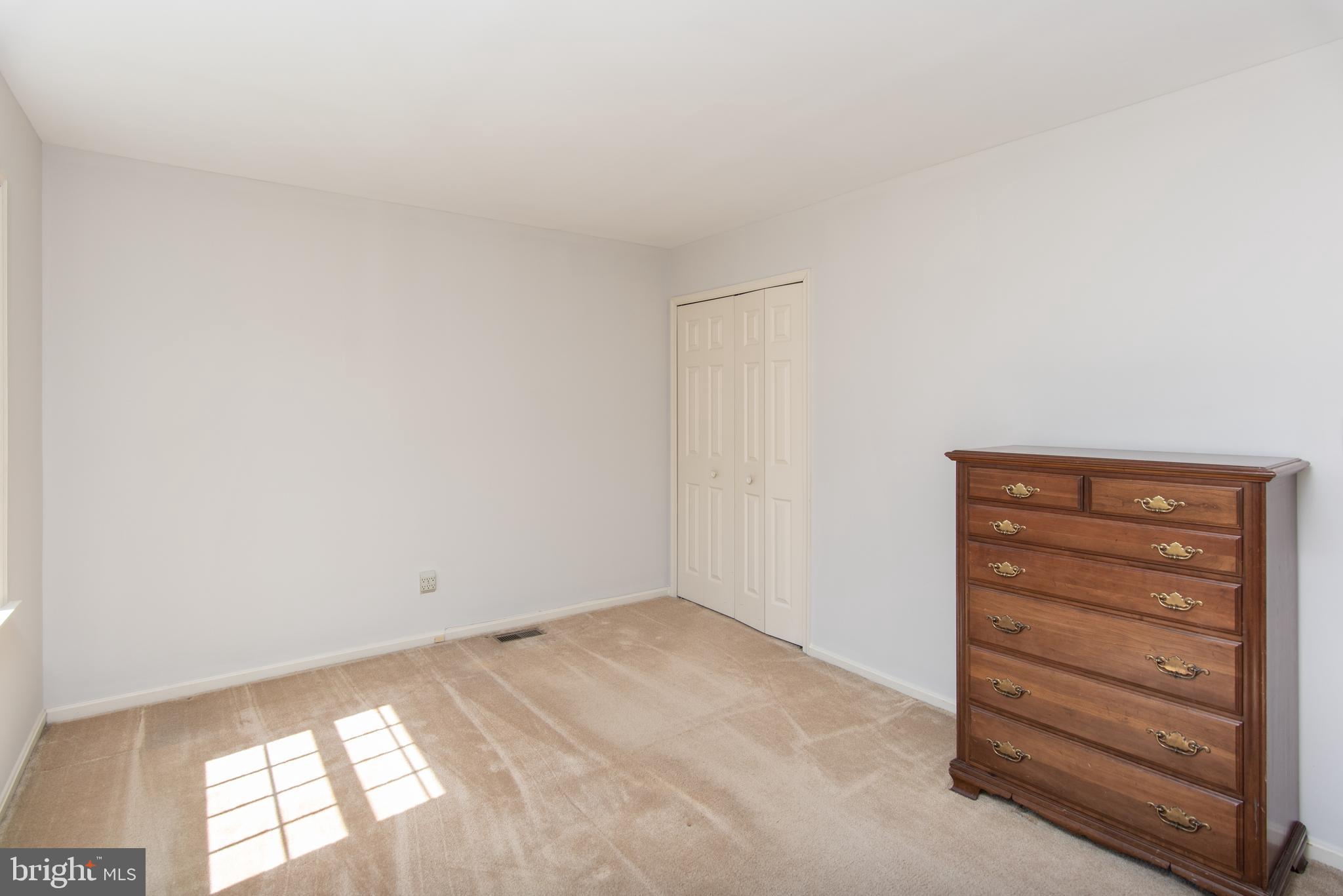 CONSTANT FRIENDSHIP - Residential