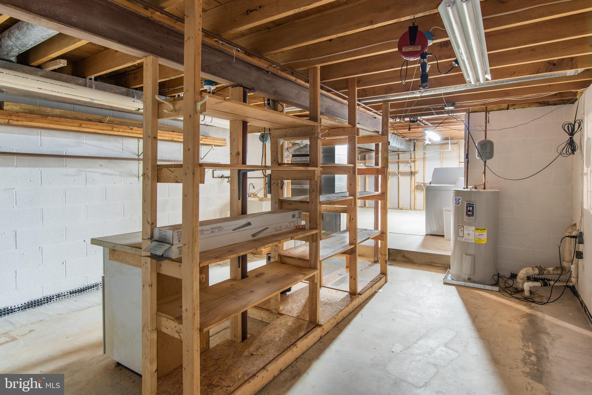 CONSTANT FRIENDSHIP - Residential