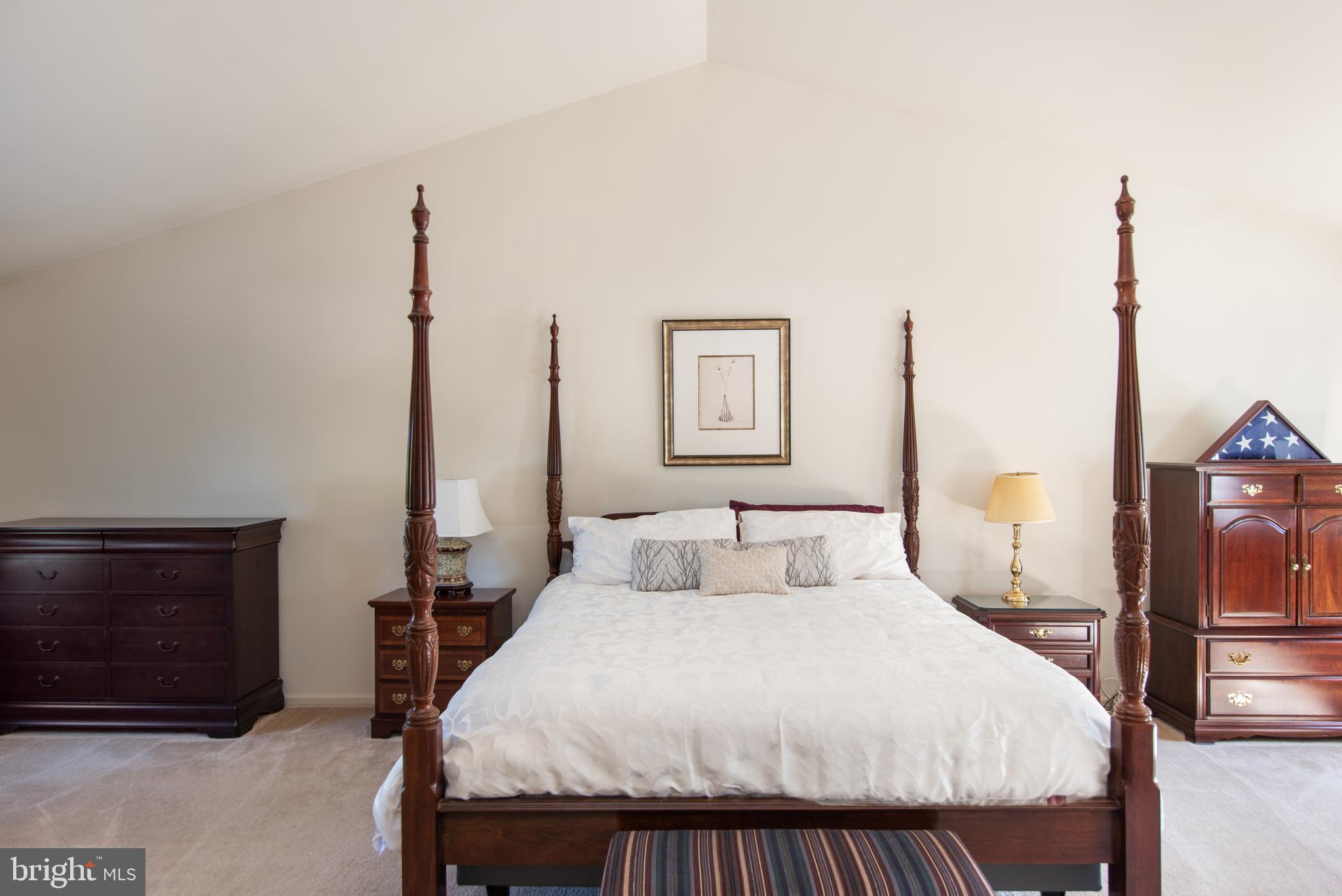 CONSTANT FRIENDSHIP - Residential