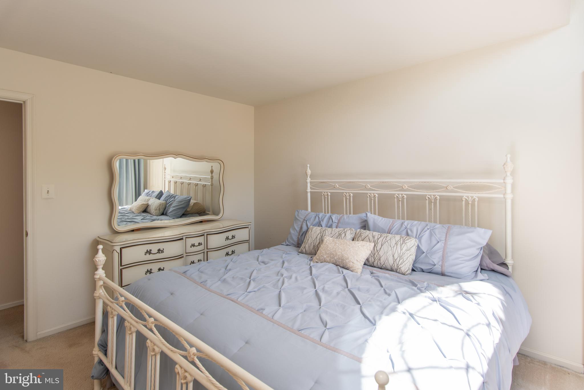 CONSTANT FRIENDSHIP - Residential