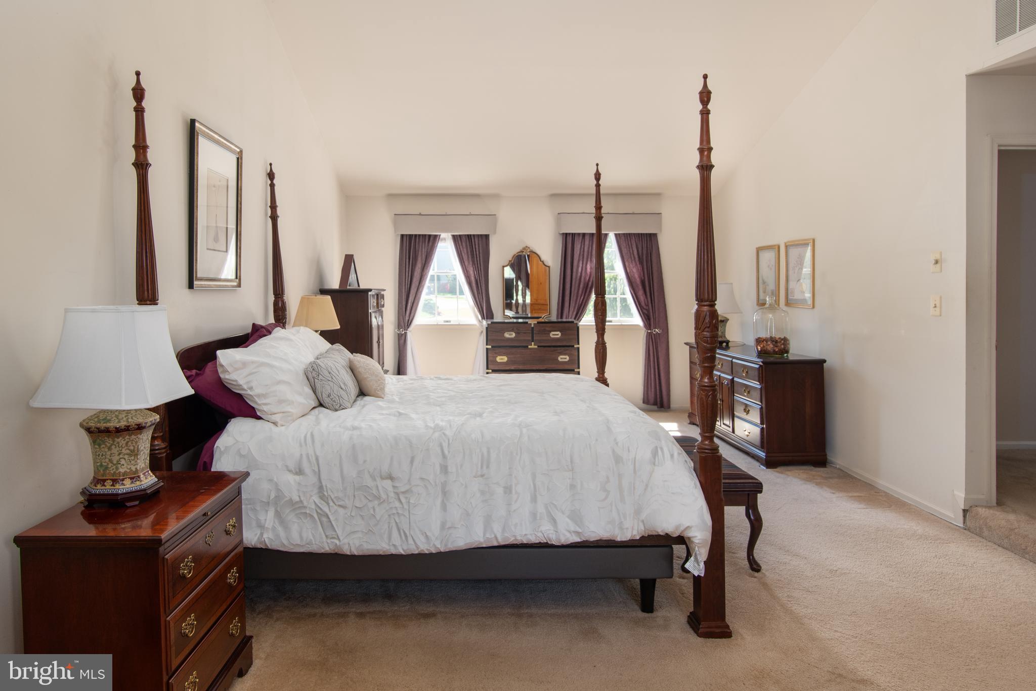 CONSTANT FRIENDSHIP - Residential