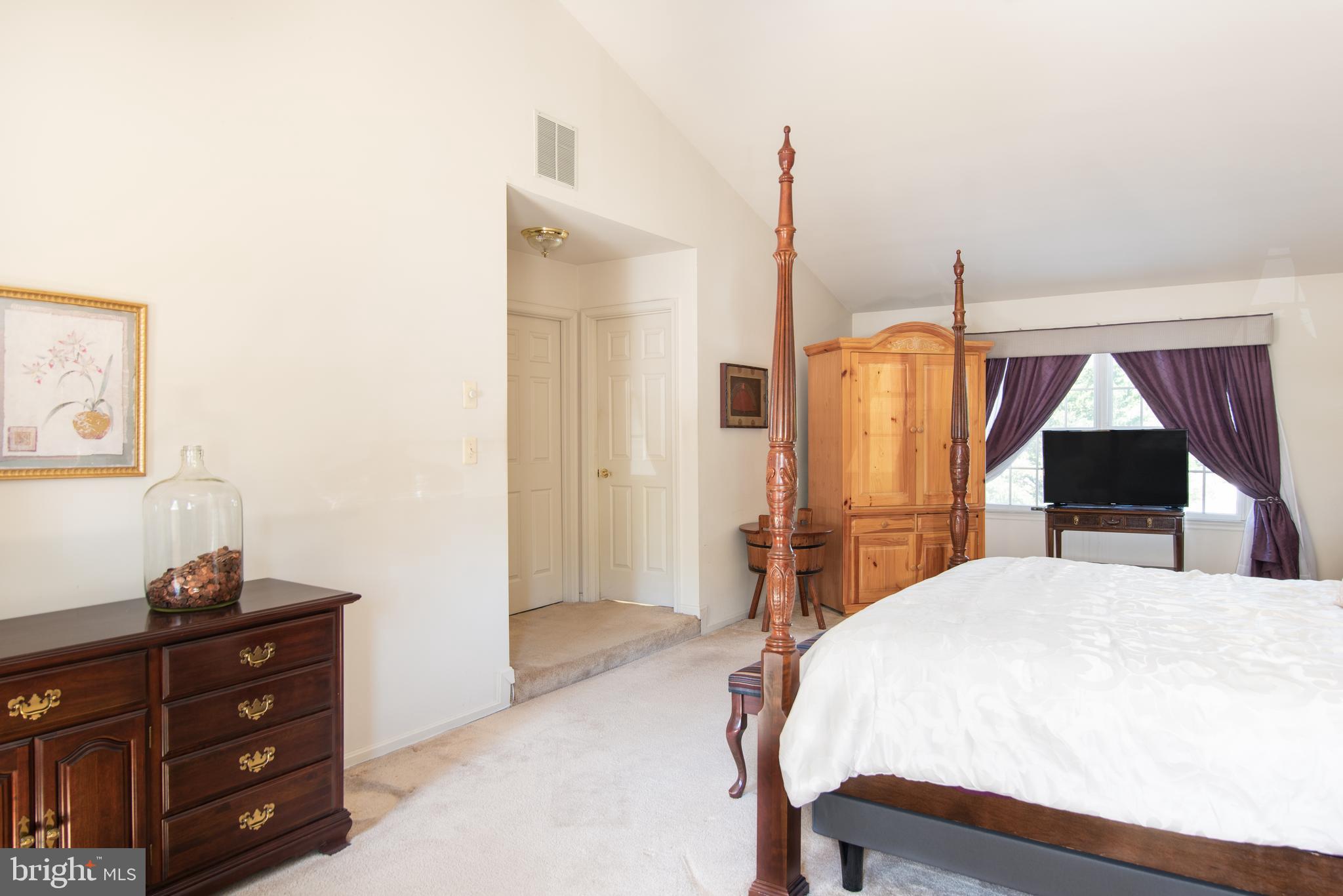 CONSTANT FRIENDSHIP - Residential