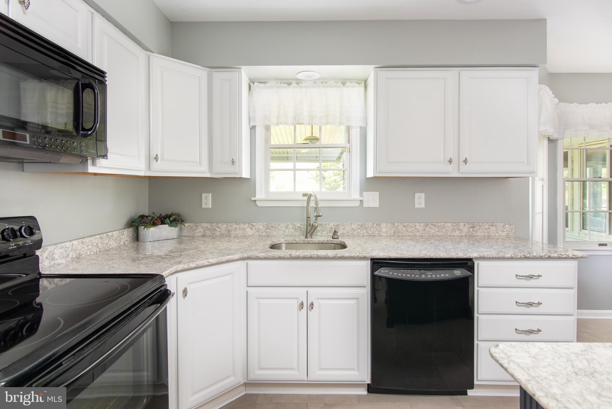 CONSTANT FRIENDSHIP - Residential