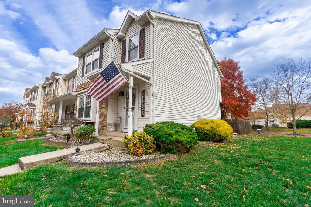 Photo of 35 Dunmoor Ct S, HAMILTON, NJ 08690 (MLS # NJME2070330)