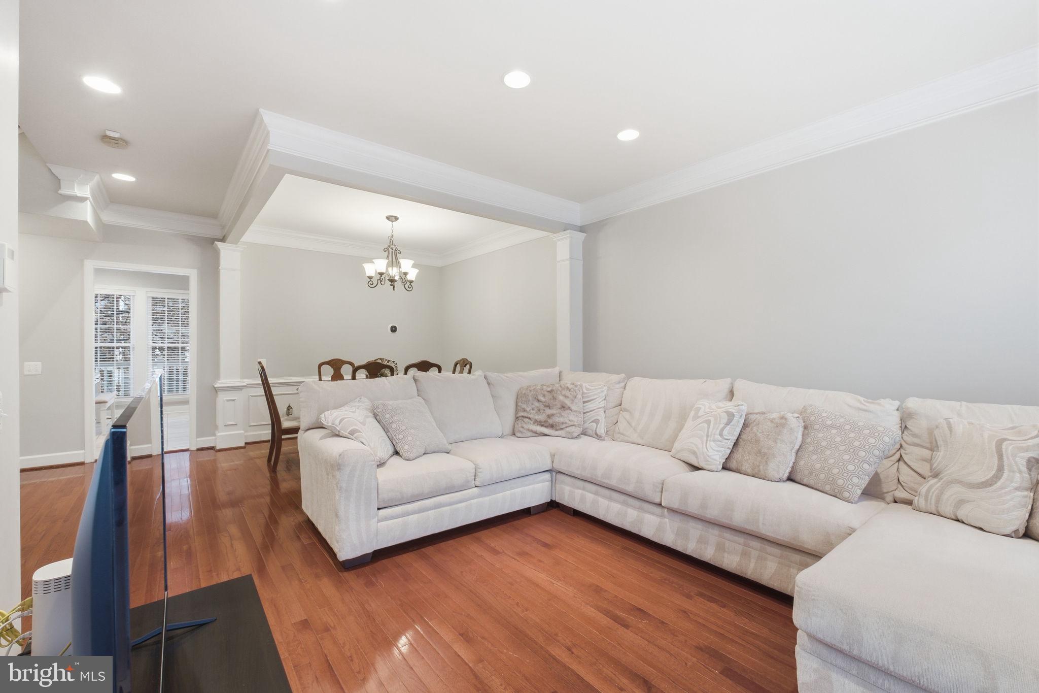 POTOMAC CLUB CONDOMINIUMS - Residential