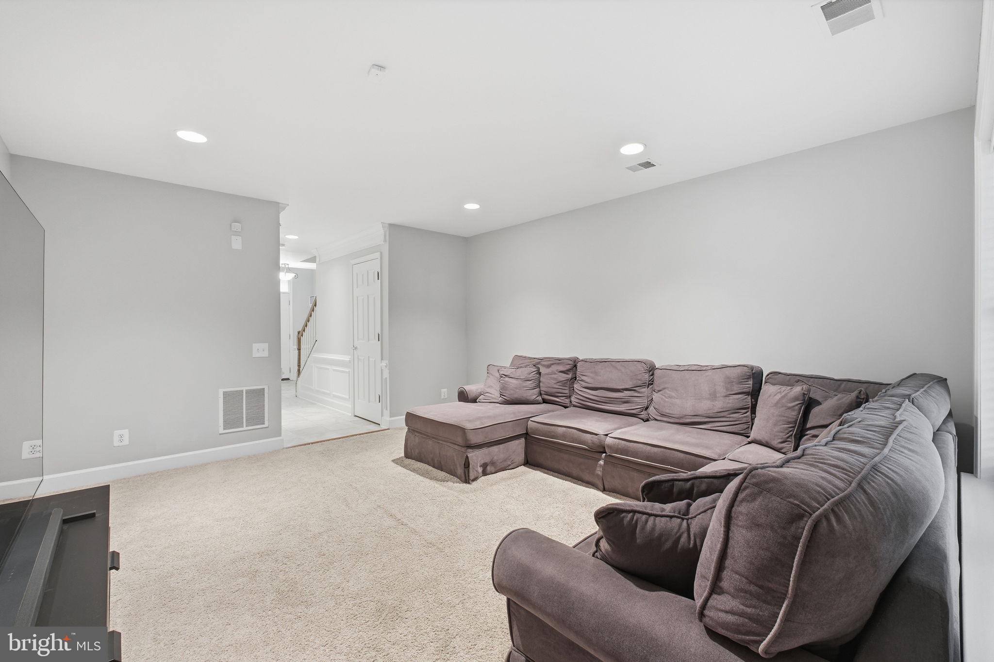 POTOMAC CLUB CONDOMINIUMS - Residential