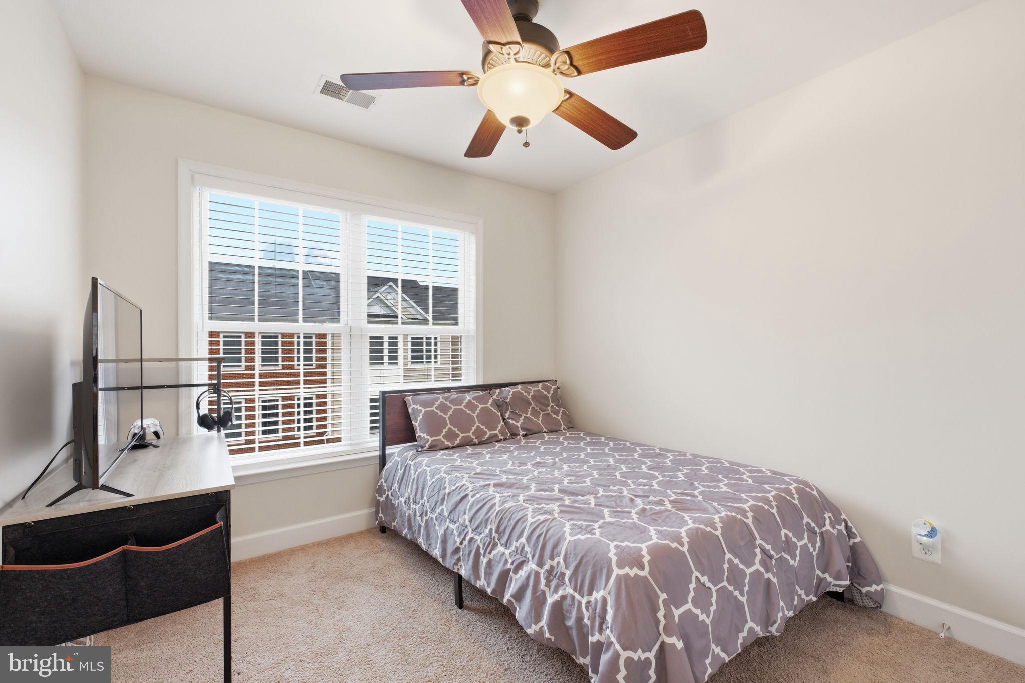 POTOMAC CLUB CONDOMINIUMS - Residential