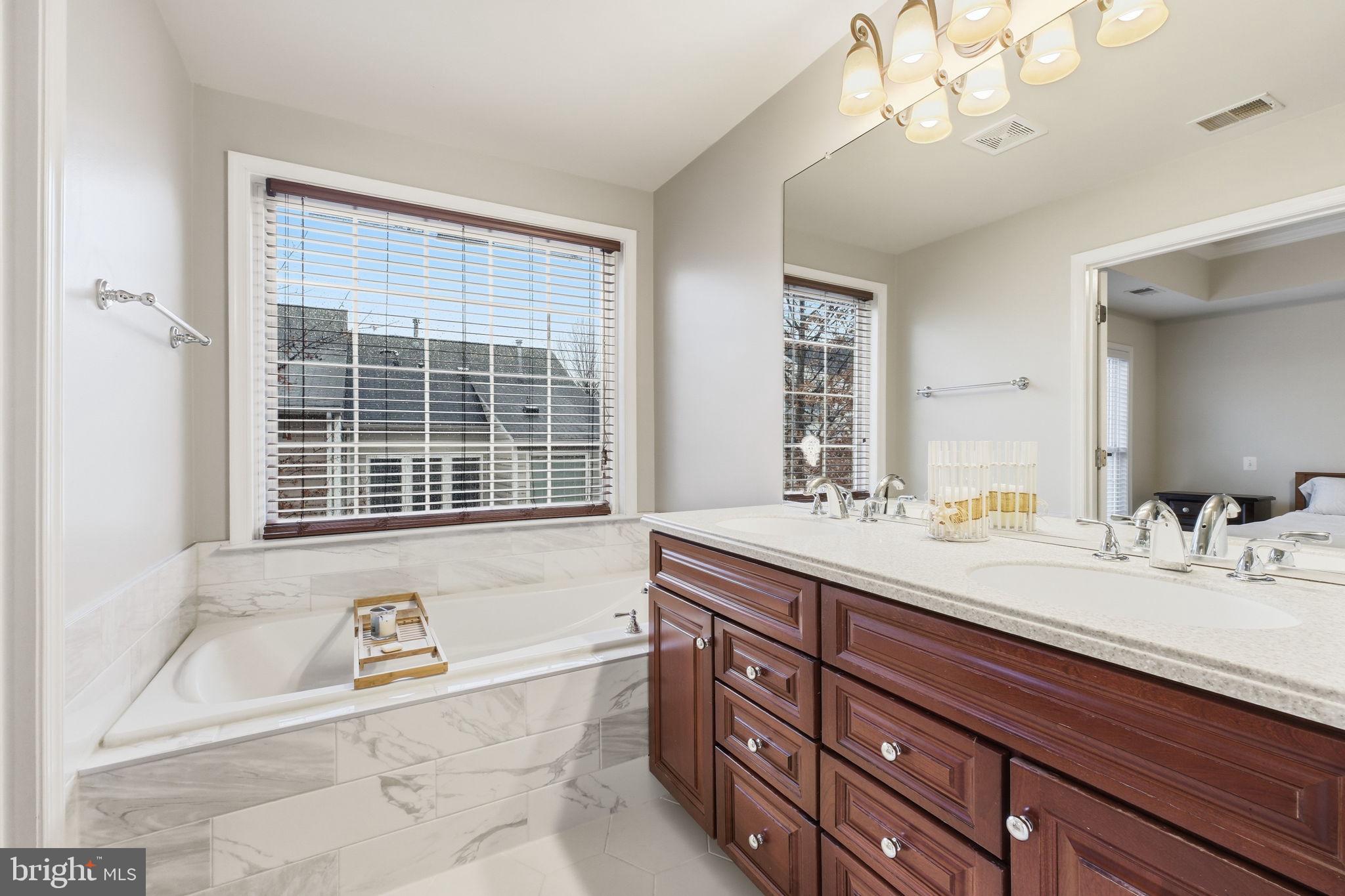 POTOMAC CLUB CONDOMINIUMS - Residential