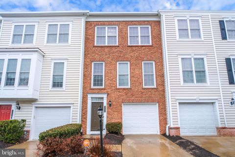 Photo of 14671 Crossfield Way, WOODBRIDGE, VA 22191 (MLS # VAPW2113586)